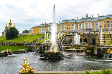 Peterhof Sarayı (Peterhof) Saint Petersburg yakınlarında, Rusya.