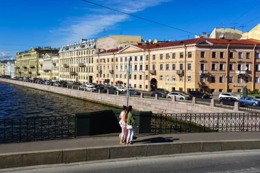 Aziz Petersburg Panoraması 'nda tarihi binalar mimari sokaklar ve kanallar Saint Petersburg, Rusya.