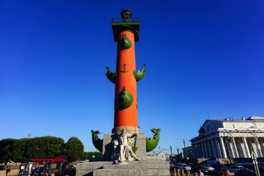 Şehrin tarihi manzaralı Saint Petersburg Rostral Sütunları. Saint Petersburg, Rusya