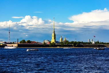Aziz Peter ve Paul Katedrali olarak bilinen Petropavlovskaya Krepost, Saint Petersburg, Rusya.