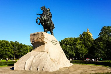 Bronz Süvari, Rusya 'nın Saint Petersburg kentindeki Senato Meydanı' nda Büyük Peter 'ın bir binicilik heykeli..
