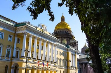 Saint Isaac Katedrali veya Isaakievskiy Sobor, Rusya 'nın Saint Petersburg şehrinde bulunan bir katedral..