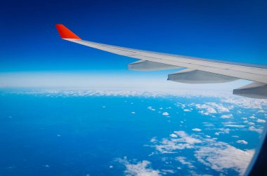 Uçak Moskova, Rusya 'ya inerken Aeroflot Rus Havayolları Airbus 330-200 kanat görüntüsü.