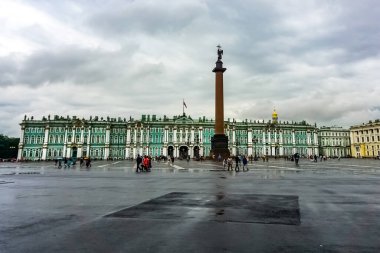 Devlet Hermitage Müzesi Saint Petersburg, Rusya 'daki Saray Meydanı' nda yer almaktadır..