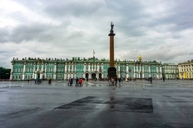 Devlet Hermitage Müzesi Saint Petersburg, Rusya 'daki Saray Meydanı' nda yer almaktadır..