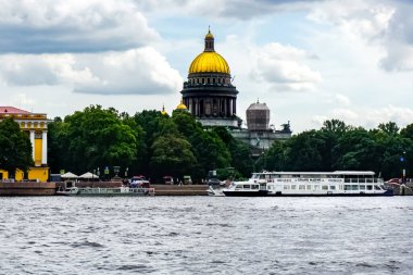 Saint Isaac Katedrali veya Isaakievskiy Sobor, Rusya 'nın Saint Petersburg şehrinde bulunan bir katedral..