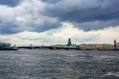 Saint Petersburg Panorama tarihi binalar, mimari, sokaklar ve kanalları ile Saint Petersburg, Rusya.