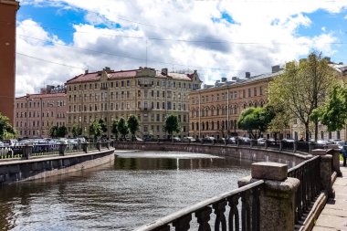 Saint Petersburg Panorama tarihi binalar, mimari, sokaklar ve kanalları ile Saint Petersburg, Rusya.