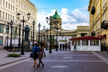 Kazan Katedrali ya da Kazanskiy Kafedralniy Sobor, Rusya 'nın Saint Petersburg kentindeki Nevsky Prospekt üzerinde Rus Ortodoks Kilisesi' nin bir katedralidir..