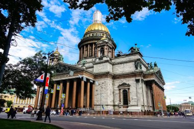Saint Isaac Katedrali veya Isaakievskiy Sobor, Rusya 'nın Saint Petersburg şehrinde bulunan bir katedral..