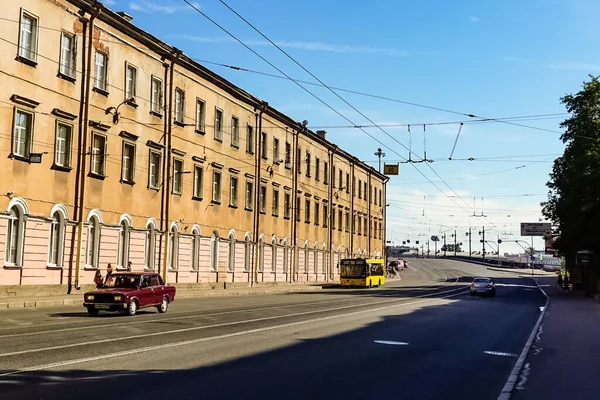 ロシアのサンクトペテルブルクにある歴史的な建築物の通りや運河とサンクトペテルブルクのパノラマ — ストック写真