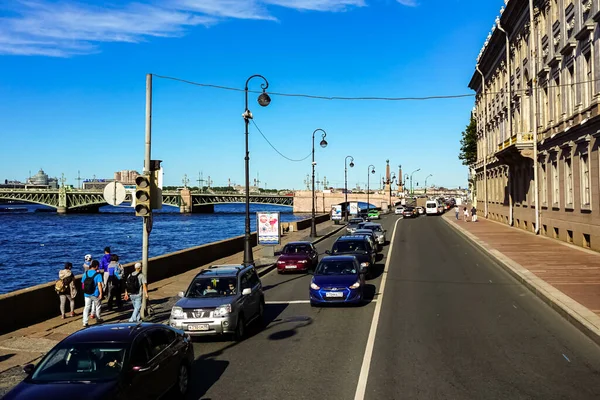 Saint Petersburg Panorama tarihi binalar, mimari, sokaklar ve kanalları ile Saint Petersburg, Rusya.