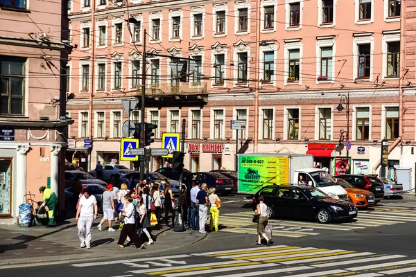 Nevsky Prospect Sankt Petersburgu Rosja Samochodów Ruchu Pieszych Turystów Sankt — Zdjęcie stockowe