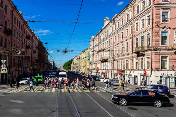 Nevsky Prospect Sankt Petersburgu Rosja Samochodów Ruchu Pieszych Turystów Sankt — Zdjęcie stockowe