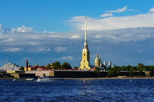 Собор Святых Петра Павла Известный Петропавловская Крепость Санкт Петербурге — стоковое фото