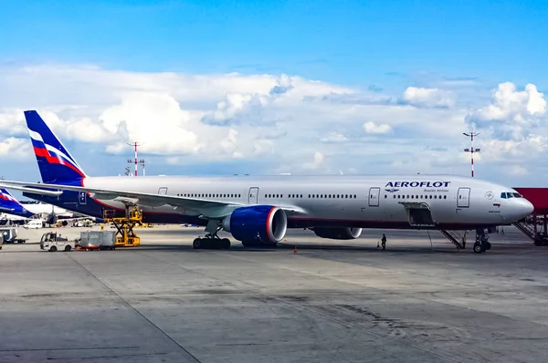 Аерофлот Boeing 777 300Er Міжнародному Аеропорту Шереметьєво Москва Росія — стокове фото