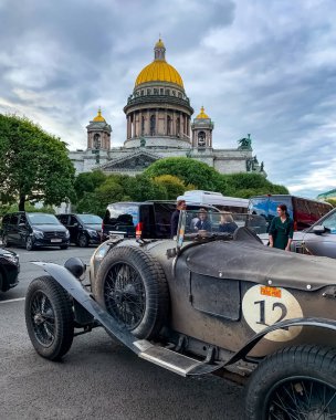 Saint Isaac Katedrali veya Isaakievskiy Sobor, Rusya 'nın Saint Petersburg şehrinde bulunan bir katedral..
