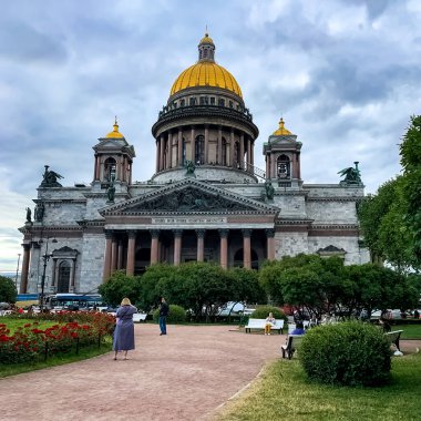 Saint Isaac Katedrali veya Isaakievskiy Sobor, Rusya 'nın Saint Petersburg şehrinde bulunan bir katedral..