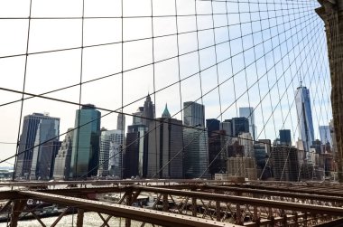 Brooklyn Köprüsü, New York 'ta Manhattan ve Brooklyn ilçeleri arasında East River boyunca uzanan bir köprüdür..