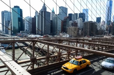 Brooklyn Köprüsü, New York 'ta Manhattan ve Brooklyn ilçeleri arasında East River boyunca uzanan bir köprüdür..