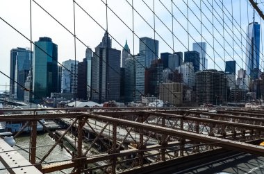 Brooklyn Köprüsü, New York 'ta Manhattan ve Brooklyn ilçeleri arasında East River boyunca uzanan bir köprüdür.
