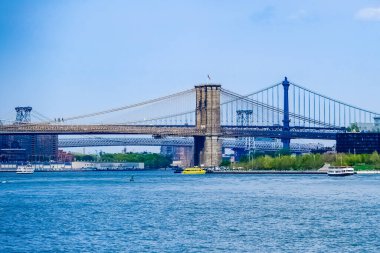 Brooklyn Köprüsü, New York 'ta Manhattan ve Brooklyn ilçeleri arasında East River boyunca uzanan bir köprüdür..