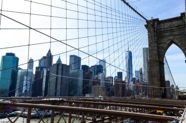 Brooklyn Köprüsü, New York 'ta Manhattan ve Brooklyn ilçeleri arasında East River boyunca uzanan bir köprüdür..