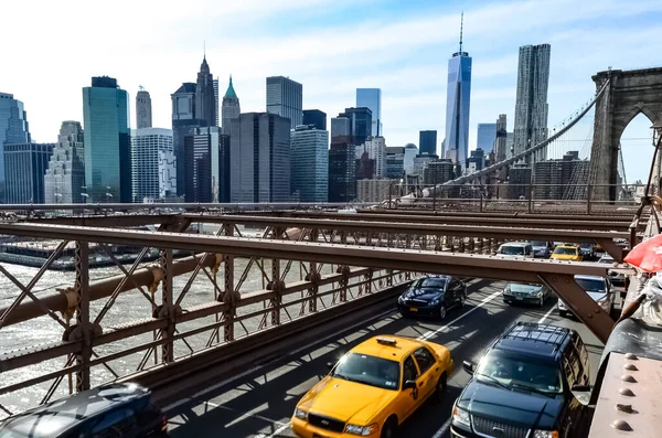 ブルックリン橋はニューヨーク市の橋で マンハッタンとブルックリンの間のイースト川に架かっている — ストック写真
