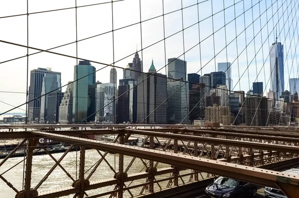 Brooklyn Köprüsü, New York 'ta Manhattan ve Brooklyn ilçeleri arasında East River boyunca uzanan bir köprüdür..