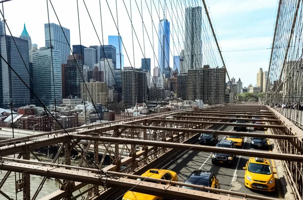 ブルックリン橋はニューヨーク市の橋で マンハッタンとブルックリンの間のイースト川に架かっている — ストック写真