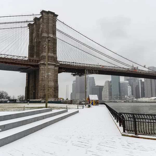 Бруклинский Мост Является Мостом Нью Йорке Охватывающим Ист Ривер Между — стоковое фото