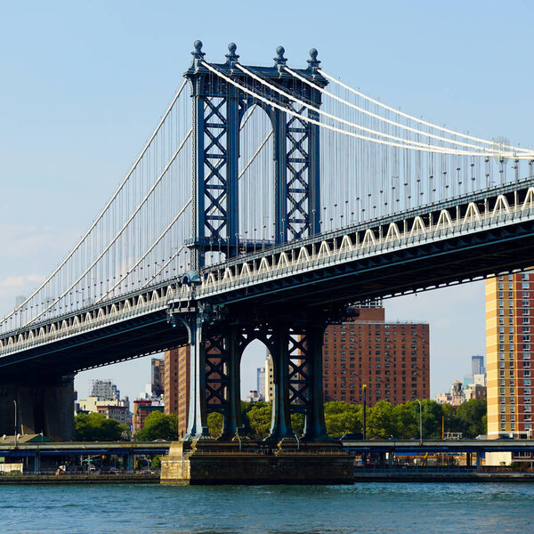 The Manhattan Bridge is a suspension bridge that crosses the East River in New York City, connecting Lower Manhattan at Canal Street with Downtown Brooklyn.