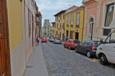 İspanya 'nın Kanarya Adaları' ndan biri olan Tenerife 'nin kuzeyindeki La Orotava kasabası. Tenerife.