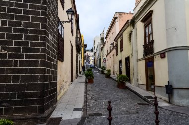 İspanya 'nın Kanarya Adaları' ndan biri olan Tenerife 'nin kuzeyindeki La Orotava kasabası. Tenerife.