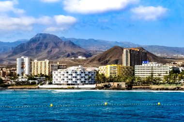 Tenerife ve Los Cristianos, Spains Kanarya Adaları 'nın en büyük şehri olan Tenerife' nin güneybatı kıyısında bir kasaba. Tenerife, İspanya