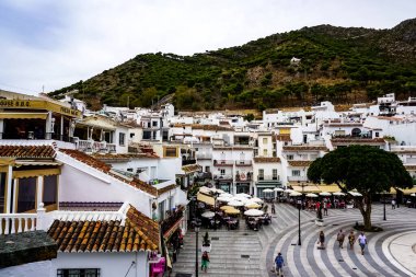 Mijas, Endülüs 'ün otonom bölgelerinden biri olan Malaga' nın Malaga eyaletine bağlı belediyesi. İspanya 'nın güneydoğu kıyısında yer alan Mijas, Costa del Sol Batı Bölgesi' ne aittir..