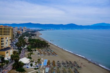Torremolinos, İspanya 'nın Endülüs eyaletinde yer alan bir şehirdir. Torremolinos, Costa del Sol tatil beldelerinin ilki oldu ve halen bölgenin en popüler tatil beldesidir..