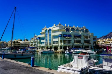 Benalmadena İspanya 'nın Costa del Sol eyaletinde yer alan bir şehirdir..
