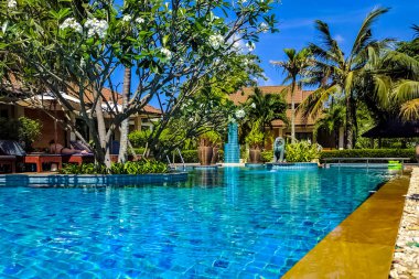 Phuket, Tayland ada manzarası. Phuket, Tayland 'ın güneyindeki bir ildir. Ülkenin en büyük adası olan Phuket adasından oluşur..