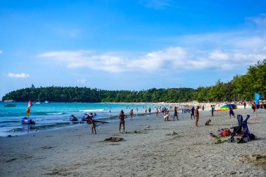Phuket, Tayland manzarası. Phuket, Tayland 'ın güneyindeki bir ildir. Ülkenin en büyük adası olan Phuket adasından oluşur..