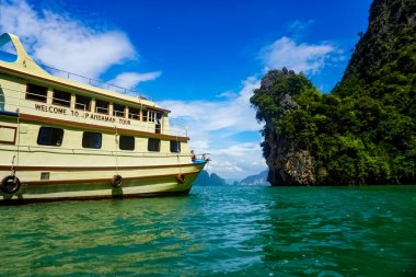 Phuket, Tayland ada manzarası. Phuket, Tayland 'ın güneyindeki bir ildir. Ülkenin en büyük adası olan Phuket adasından oluşur..