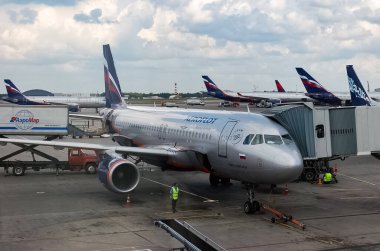 Aeroflot - Rus Havayolları Airbus A320-200 Moskova, Rusya 'daki Sheremetyevo Uluslararası Havalimanı' ndan kalkış vergisi.