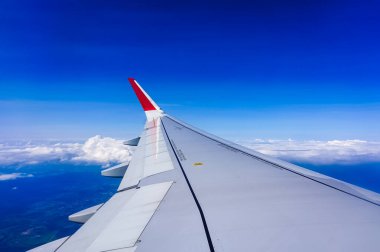 Aeroflot - Rus Havayolları Boeing 737-800 kanadı Moskova, Rusya 'daki Sheremetyevo Uluslararası Havaalanından havalandıktan sonra pencereden görüldü.