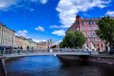 Saint Petersburg Panorama tarihi binalar, mimari, sokaklar ve kanalları ile Saint Petersburg, Rusya.