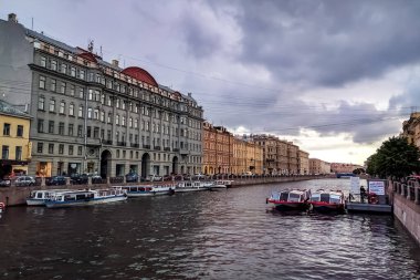 Saint Petersburg Panorama tarihi binalar, mimari, sokaklar ve kanalları ile Saint Petersburg, Rusya.