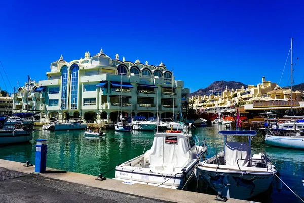 Benalmadena İspanya 'nın Costa del Sol eyaletinde yer alan bir şehirdir..