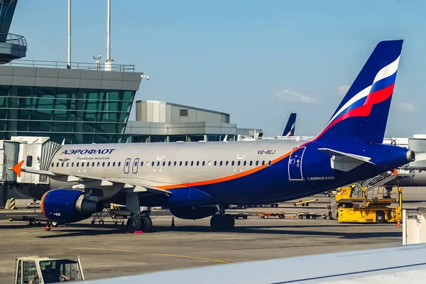 Аерофлот Росіяни Авіалінії Airbus A320 200 Зльоту Міжнародному Аеропорту Шереметьєво — стокове фото