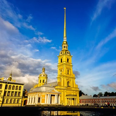 Aziz Peter ve Paul Katedrali olarak bilinen Petropavlovskaya Krepost, Saint Petersburg, Rusya.