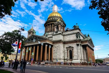 Saint Isaac Katedrali veya Isaakievskiy Sobor, Rusya 'nın Saint Petersburg şehrinde bulunan bir katedral..
