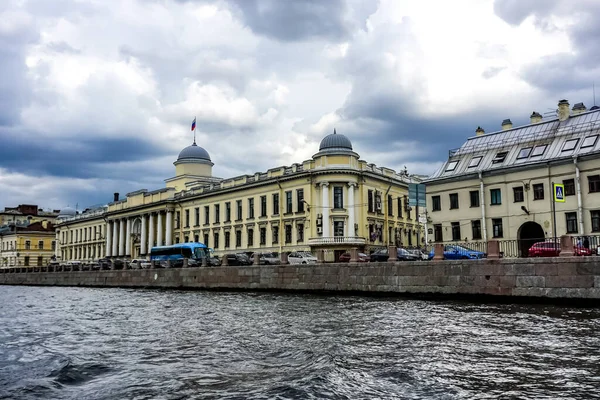 Church Savior Spilled Blood Saint Petersburg Tourist Boat Passing Canal — Stock Photo, Image